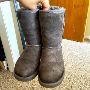Grey UGGS size 6